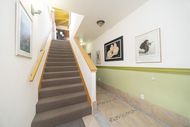 12-7059 Puulena St, Pahoa, HI 96778 - stairway featuring inlaid floor details and tile patterned floors