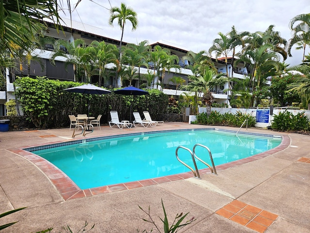 75-6082 Alii Dr Unit A201, Kailua-Kona, HI 96740 - community pool featuring a patio