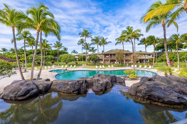 68-1125 Kaniku Dr Unit 602, Kamuela, HI 96743 - community pool with a patio