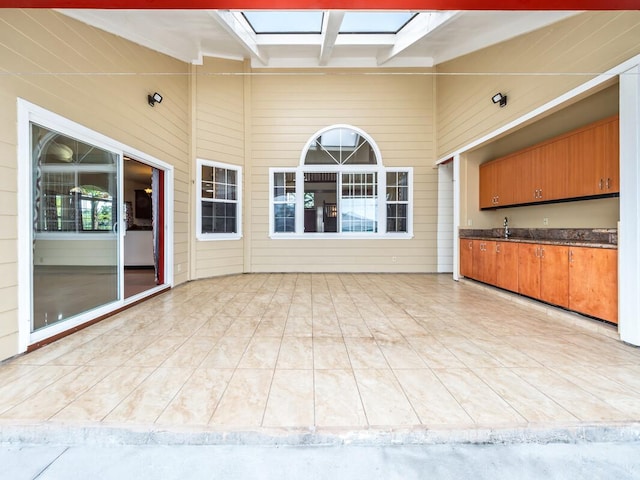 2089 Kinoole St, Hilo, HI 96720 - unfurnished sunroom featuring a skylight
