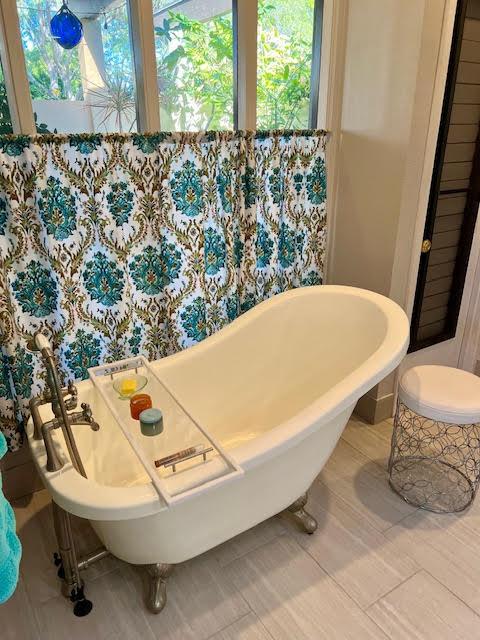 71-1638 Puu Napoo Dr, Kailua-Kona, HI 96740 - full bathroom with a soaking tub