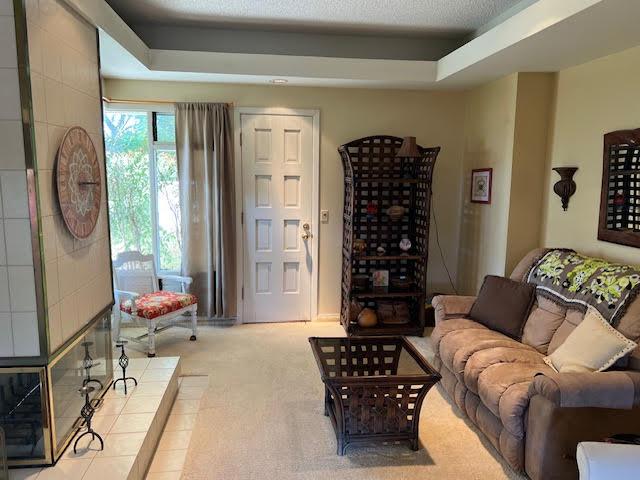 71-1638 Puu Napoo Dr, Kailua-Kona, HI 96740 - carpeted living room featuring a raised ceiling