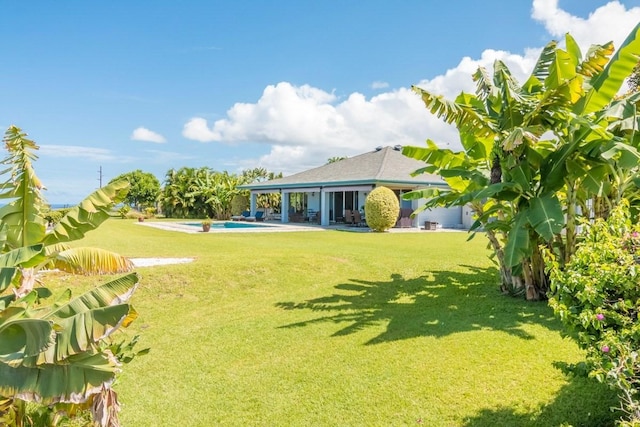 76-135 Kamehamalu St, Kailua-Kona, HI 96740 - view of green lawn with an outdoor pool