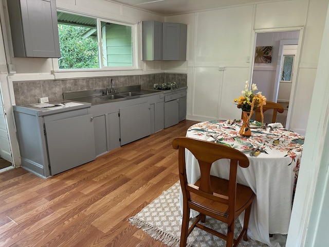 55-680 Hawi Rd, Hawi, HI 96719 - kitchen featuring a sink, gray cabinets, and light wood-style flooring