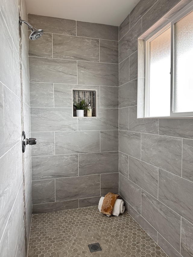 16-2051 Hale Way, Pahoa, HI 96778 - bathroom with a tile shower