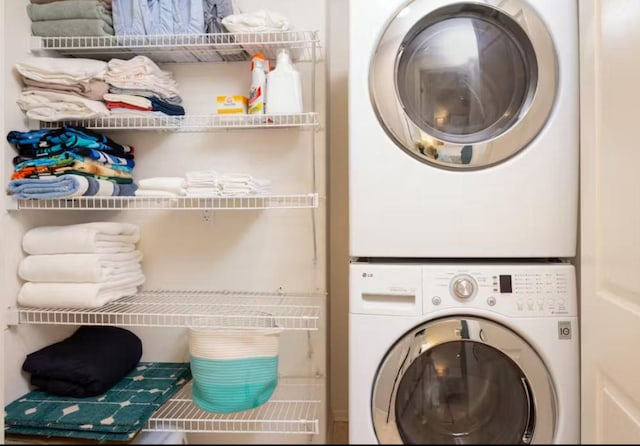 69-555 Waikoloa Beach Dr Unit 2105, Waikoloa, HI 96738 - laundry area with stacked washer / drying machine