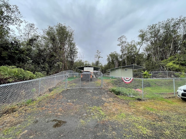 18-4209 Heno St, Mountain View, HI 96771 - view of yard featuring a gate and driveway