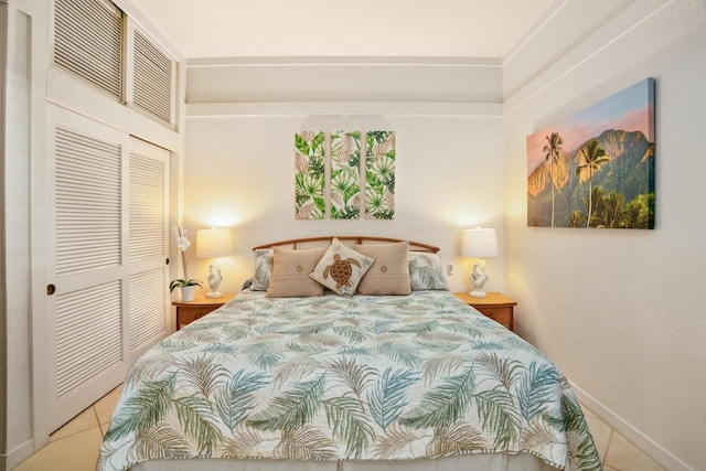 2253 Poipu Rd Unit 168, Koloa, HI 96756 - tiled bedroom with a closet and baseboards