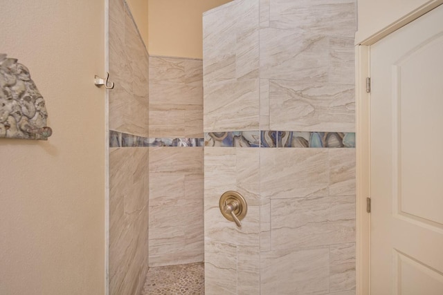 12-7002 Hoeunalu St, Pahoa, HI 96778 - full bathroom featuring tiled shower