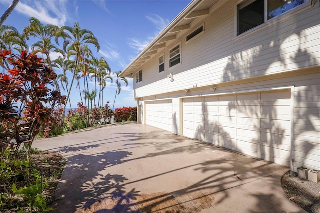 75-389 Hoene St, Kailua-Kona, HI 96740 - garage with concrete driveway