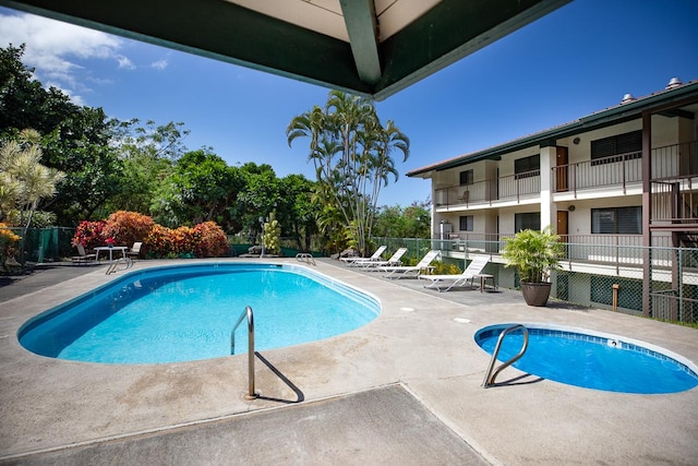 77-6585 Seaview Cir Unit 104, Kailua-Kona, HI 96740 - community pool with a patio area