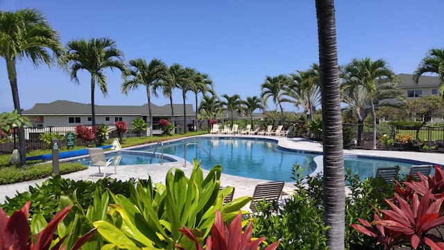 78-6833 Alii Dr Unit E5, Kailua-Kona, HI 96740 - view of swimming pool featuring a pool with connected hot tub