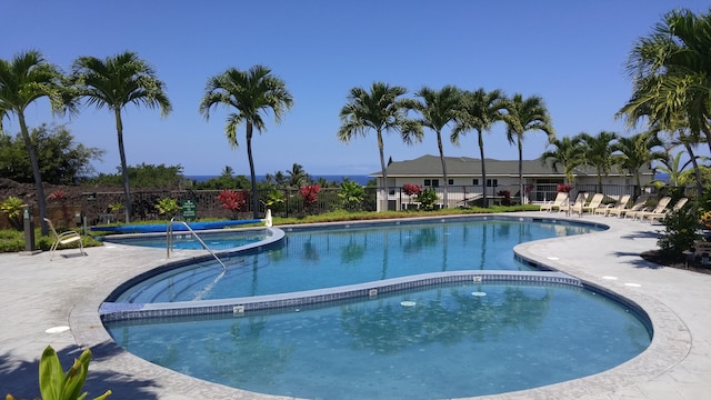 78-6833 Alii Dr Unit E5, Kailua-Kona, HI 96740 - view of pool featuring a pool with connected hot tub