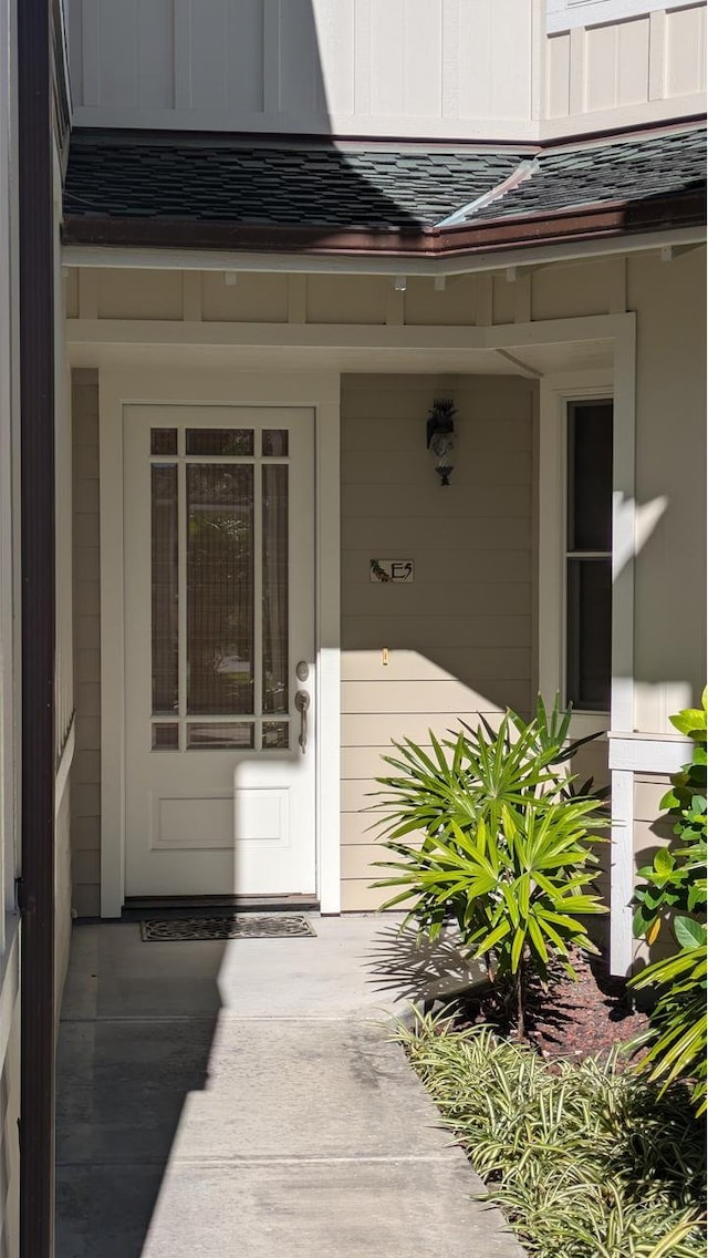 78-6833 Alii Dr Unit E5, Kailua-Kona, HI 96740 - view of exterior entry featuring a porch and board and batten siding