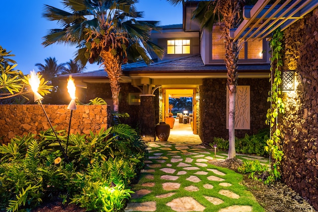 62-3947 Kaunaoa Iki Rd Unit 7A, Kamuela, HI 96743 - back of house at twilight with stone siding
