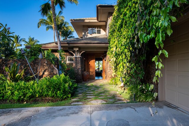 62-3947 Kaunaoa Iki Rd Unit 7A, Kamuela, HI 96743 - property entrance featuring stone siding and stucco siding