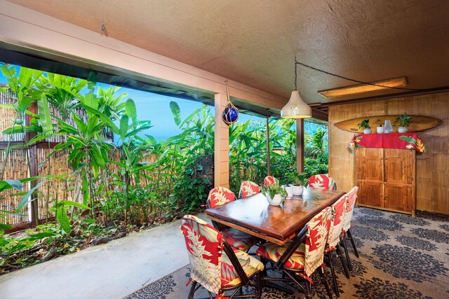 73-1291 Kaiminani Dr, Kailua-Kona, HI 96740 - view of patio with outdoor dining space