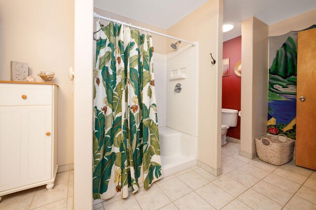 73-1291 Kaiminani Dr, Kailua-Kona, HI 96740 - bathroom featuring tile patterned floors, toilet, curtained shower, and baseboards