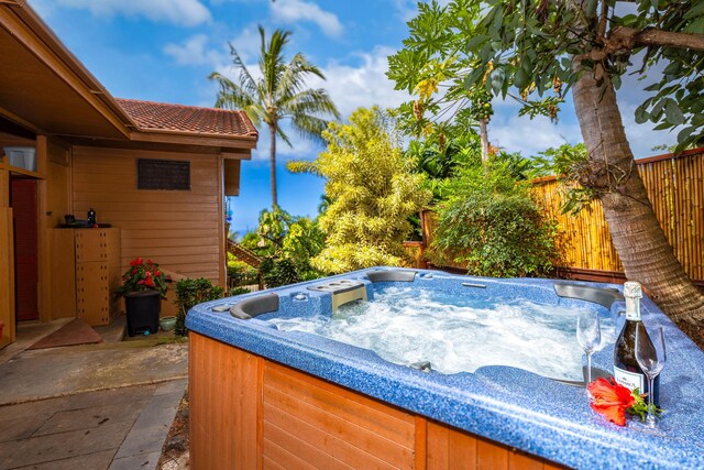73-1291 Kaiminani Dr, Kailua-Kona, HI 96740 - view of patio featuring a hot tub
