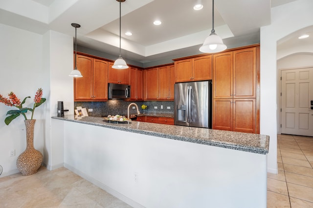 68-1125 Kaniku Dr Unit 1103, Kamuela, HI 96743 - kitchen featuring stainless steel appliances, a peninsula, arched walkways, light tile patterned floors, and backsplash