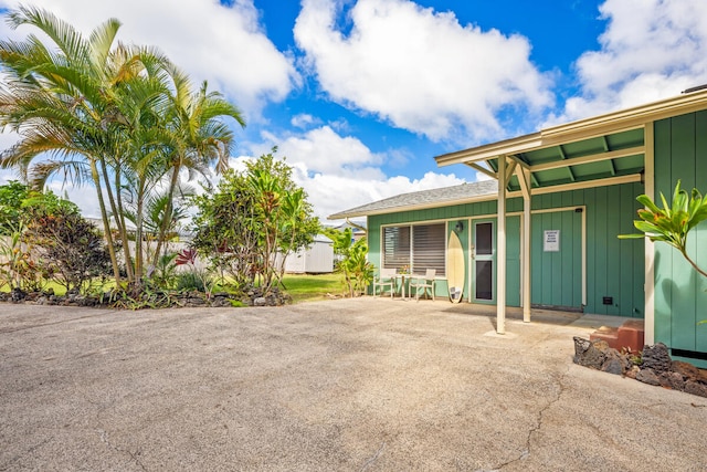 384-A Kaholalele Rd Unit B, Kapaa, HI 96746 - view of yard featuring a shed