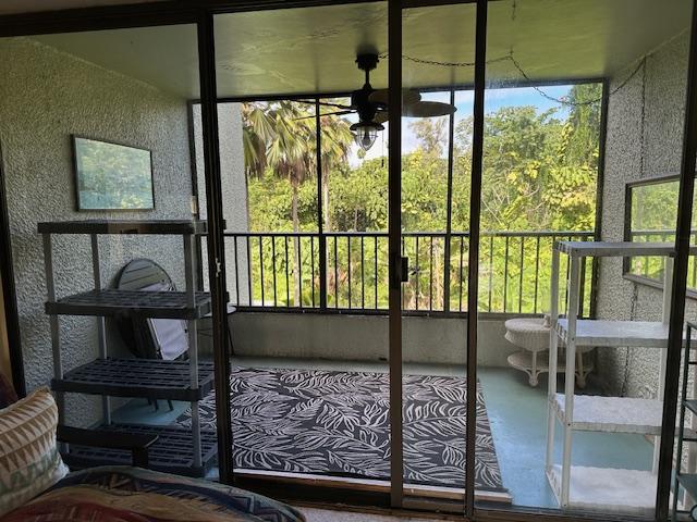 1875 Kalanianaole St Unit 209, Hilo, HI 96720 - sunroom featuring a ceiling fan