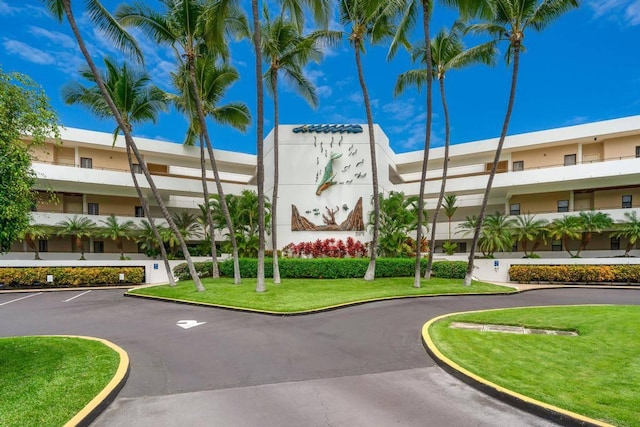 75-6040 Royal Sea Cliff Clb Unit 102, Kailua-Kona, HI 96740 - view of building exterior with uncovered parking