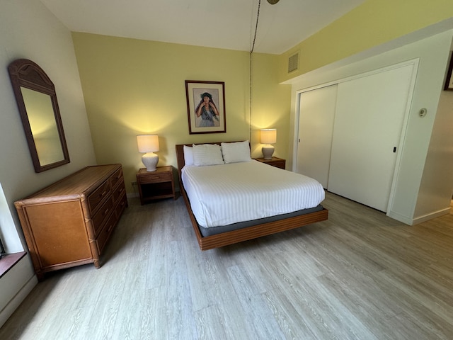 75-6040 Royal Sea Cliff Clb Unit 102, Kailua-Kona, HI 96740 - bedroom with light wood finished floors, a closet, and baseboards