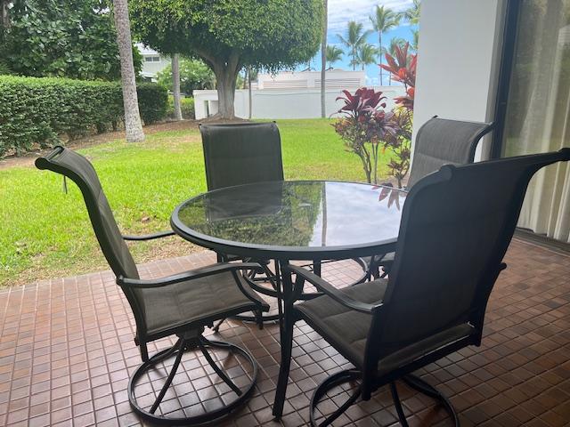 75-6040 Royal Sea Cliff Clb Unit 102, Kailua-Kona, HI 96740 - view of patio with outdoor dining space