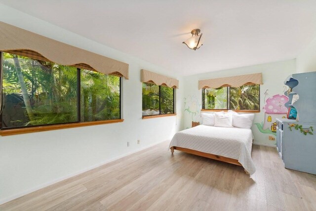 77-172 Kekai Pl, Kailua-Kona, HI 96740 - bedroom featuring light wood-style flooring and baseboards