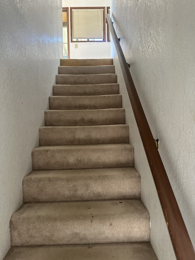 68-1809 Hooko St, Waikoloa, HI 96738 - staircase with a textured wall