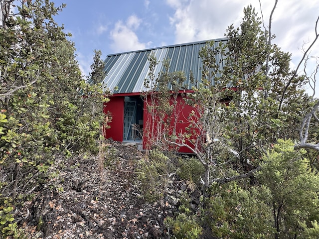 92-9208 Paradise Pkwy, Ocean View, HI 96737 - view of side of home featuring metal roof and an outbuilding