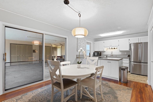 1646 Oneawa Pl, Hilo, HI 96720 - dining area with dark wood-style flooring and a textured ceiling