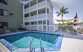 75-5680 Kuakini Hwy Unit 303, Kailua-Kona, HI 96740 - view of community pool