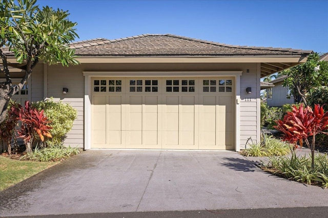 68-1122 Kaniku Dr Unit 111, Kamuela, HI 96743 - garage featuring concrete driveway