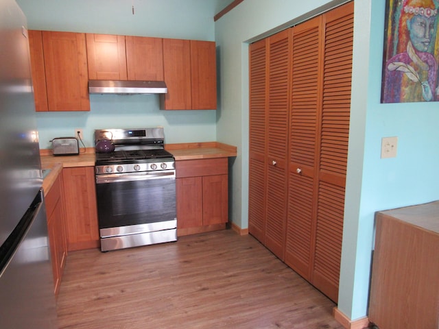 12-567 Aloha Rd, Pahoa, HI 96778 - kitchen featuring stainless steel appliances, light wood-type flooring, under cabinet range hood, and light countertops