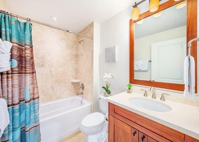2611 Kiahuna Plantation Dr Unit 8J, Koloa, HI 96756 - full bathroom with vanity, toilet, and shower / bath combination with curtain