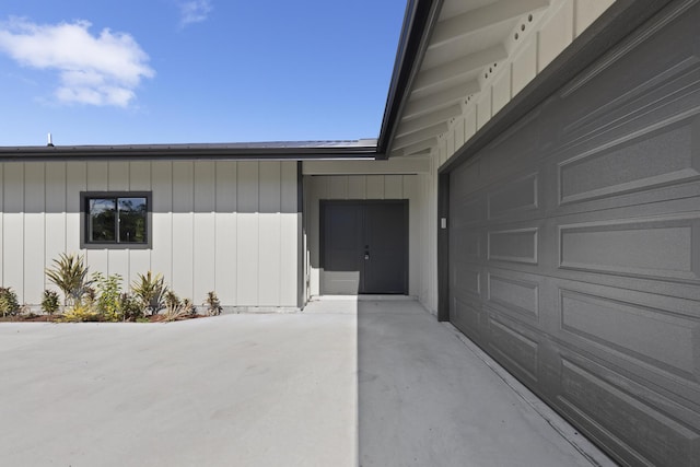 15-1615 13th Ave, Keaau, HI 96749 - entrance to property with a garage and concrete driveway