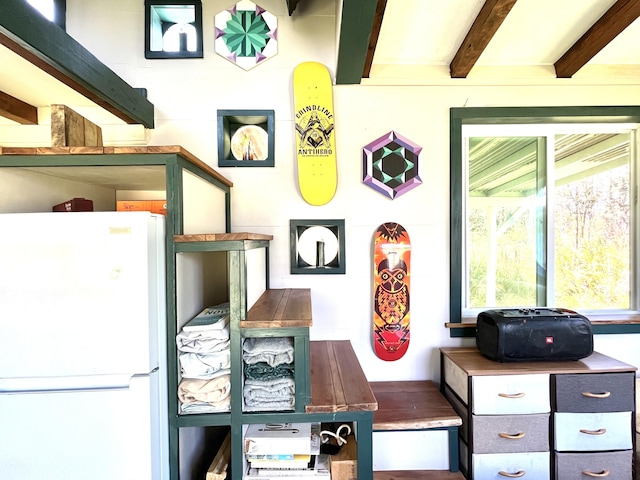 16-2000 Moho Rd, Mountain View, HI 96760 - detailed view of freestanding refrigerator