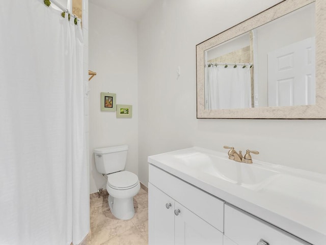 64-721 Keaka Kea Pl, Kamuela, HI 96743 - full bath featuring vanity, toilet, curtained shower, and baseboards