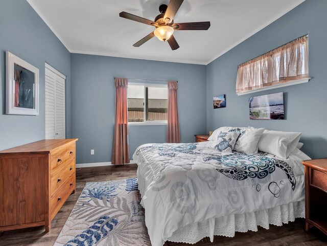 64-721 Keaka Kea Pl, Kamuela, HI 96743 - bedroom featuring dark wood-type flooring, baseboards, ceiling fan, and ornamental molding