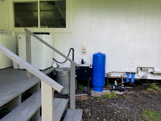 15-1949 11th Ave, Keaau, HI 96749 - exterior view of independent washer and dryer and a water pressure tank