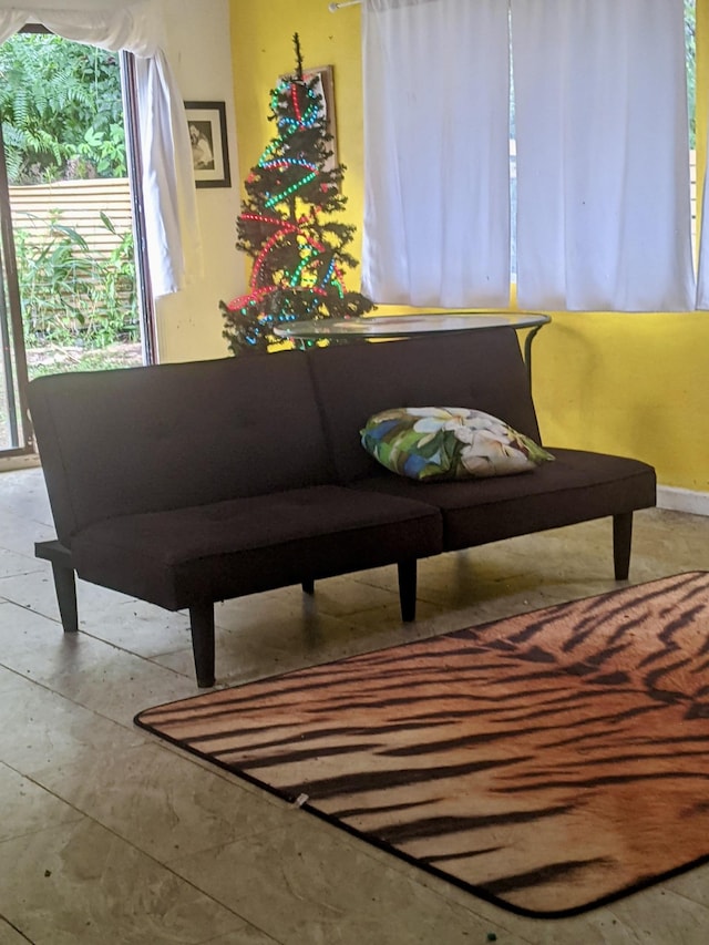 14-810 Cholet Cir, Pahoa, HI 96778 - sitting room with healthy amount of natural light