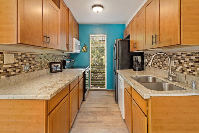75-5855 Walua Rd Unit 15, Kailua-Kona, HI 96740 - kitchen with white appliances, a sink, backsplash, and light wood finished floors