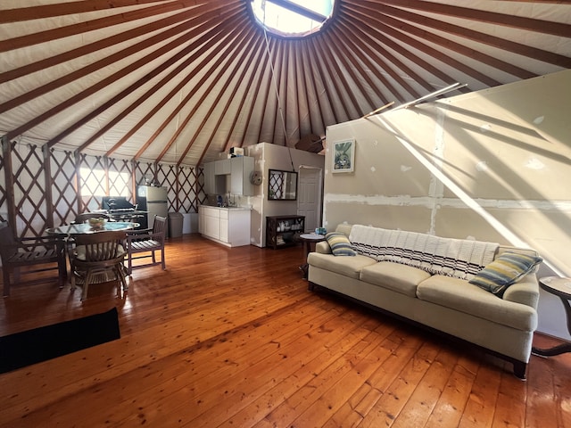 15-1843 11th Ave, Keaau, HI 96749 - living area with hardwood / wood-style floors and vaulted ceiling