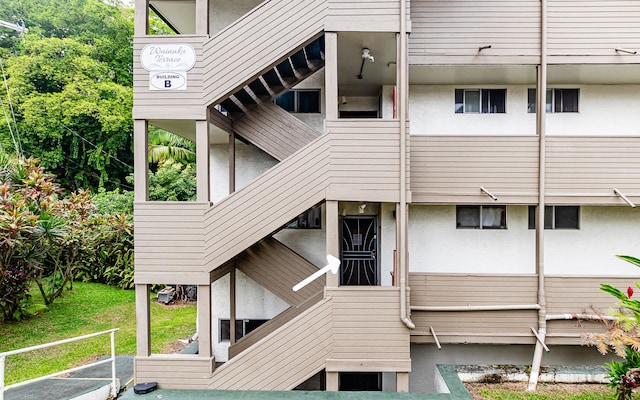 360 Kauila St Unit 201, Hilo, HI 96720 - back of property with stucco siding and stairway