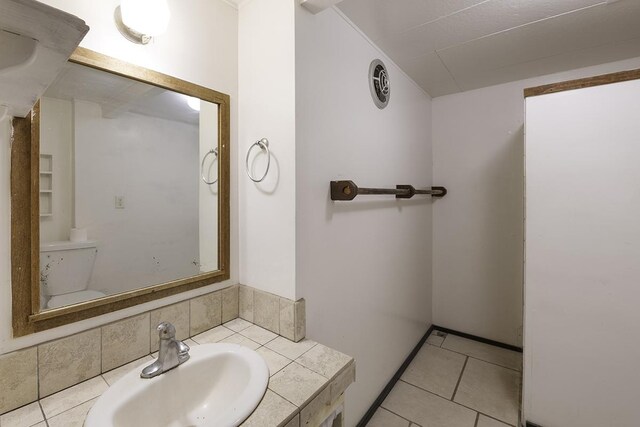 75-156 Lunapule Rd, Kailua-Kona, HI 96740 - bathroom with vanity and tile patterned flooring