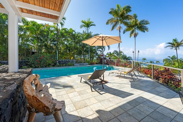 78-6881 Keaupuni St, Kailua-Kona, HI 96740 - outdoor pool featuring a patio
