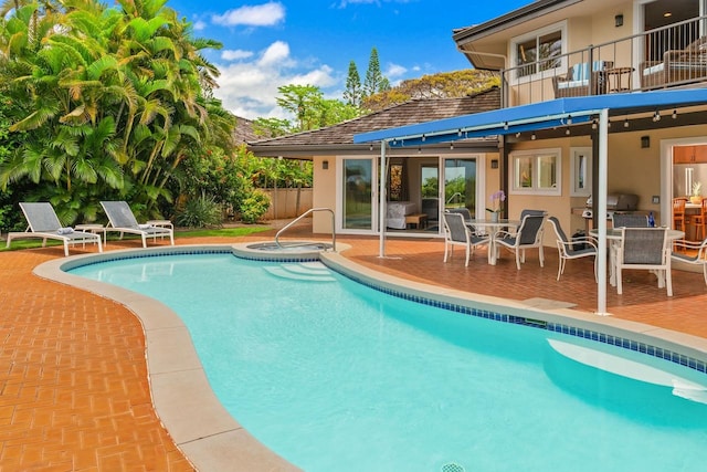 2868 Milo Hae Lp, Koloa, HI 96756 - view of swimming pool featuring a patio area, outdoor dining space, a pool with connected hot tub, and area for grilling