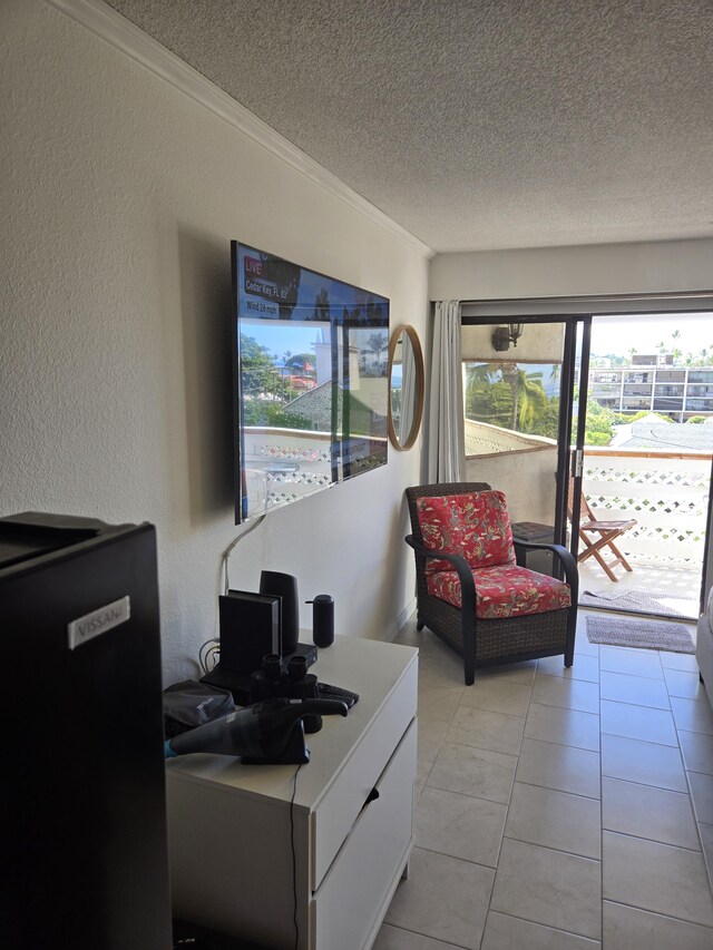 75-5680 Kuakini Hwy Unit 309, Kailua-Kona, HI 96740 - living room featuring a textured ceiling, light tile patterned floors, crown molding, and a textured wall